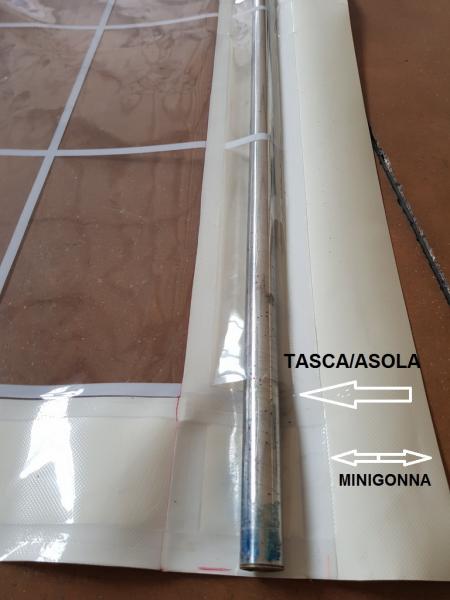 TASCA ASOLA E MINIGONNA SU TELO TRASPARENTE