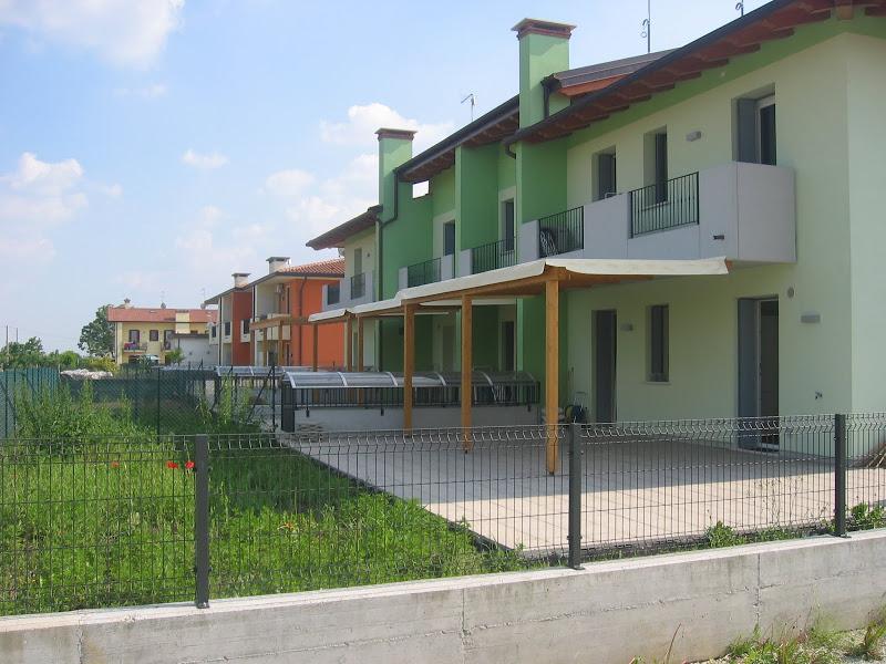 PERGOLE IN LEGNO CON COPERTURA IN PVC