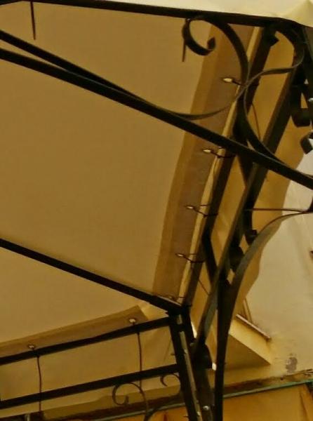 FASCETTE DI FISSAGGIO SU STRUTTURA A PIRAMIDE